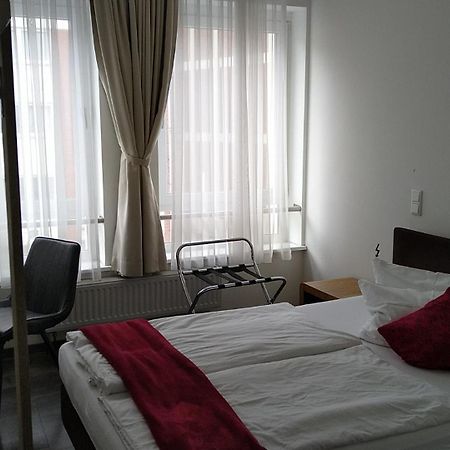 Hotel Gemini Дюселдорф Екстериор снимка