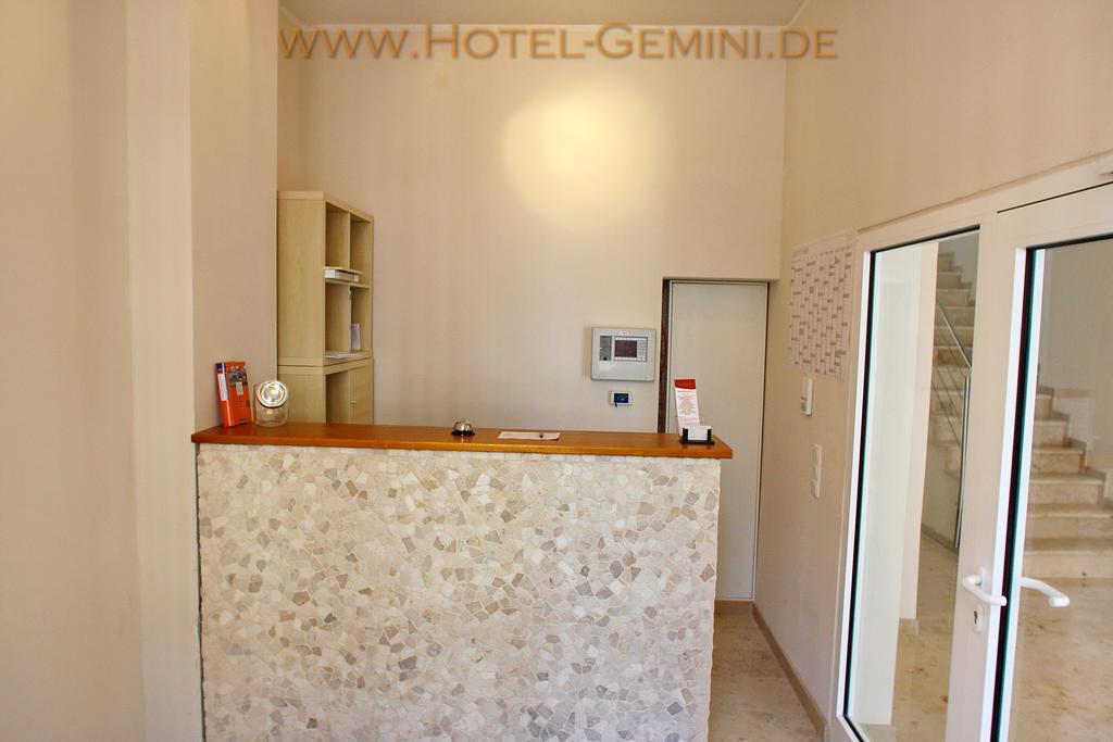 Hotel Gemini Дюселдорф Екстериор снимка