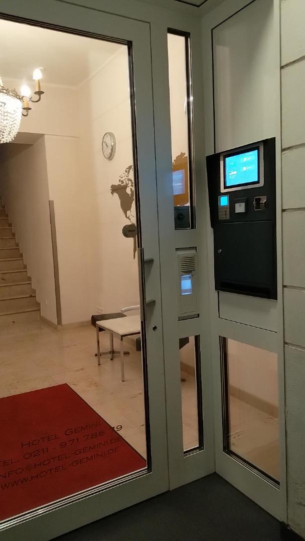 Hotel Gemini Дюселдорф Екстериор снимка