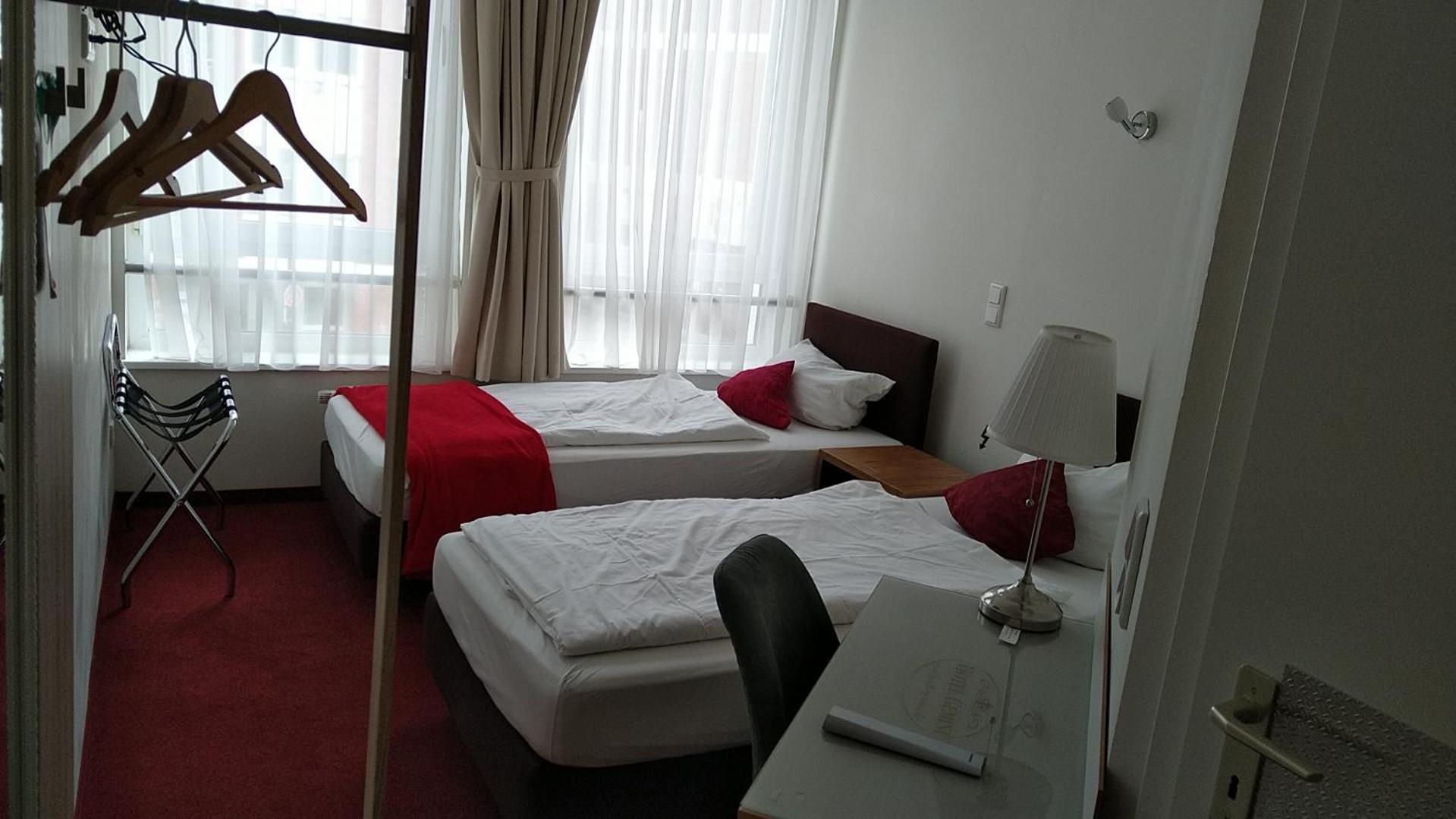 Hotel Gemini Дюселдорф Екстериор снимка