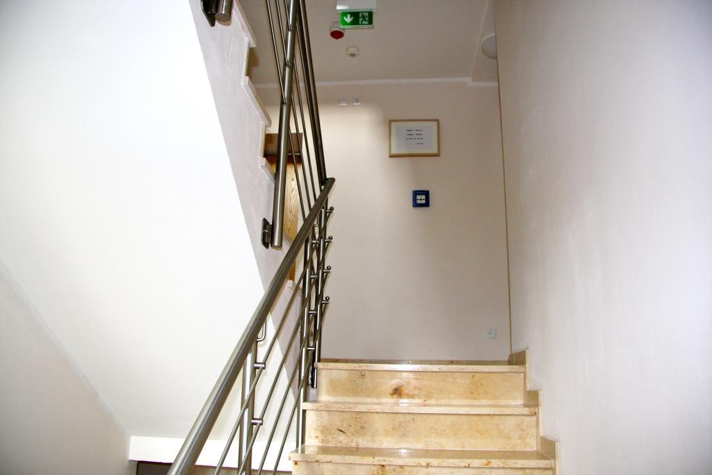 Hotel Gemini Дюселдорф Екстериор снимка