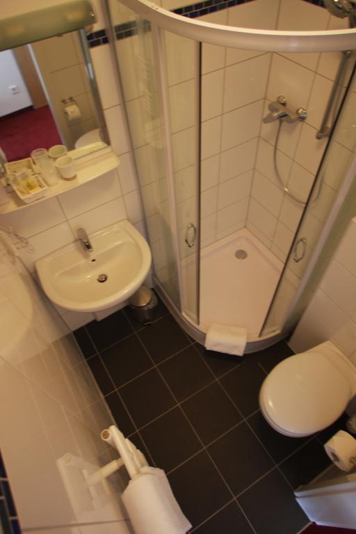 Hotel Gemini Дюселдорф Екстериор снимка