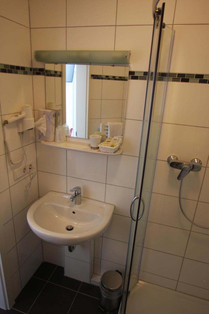 Hotel Gemini Дюселдорф Екстериор снимка